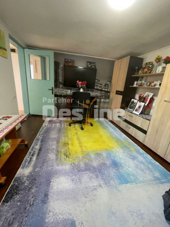 Casă cu 3 camere, garaj și curte spațioasă – zona Giul