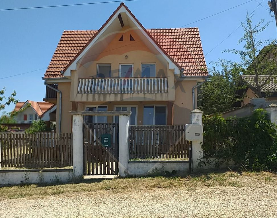 Casă cu mansardă cu 5 camere de vânzare în zonă metr...