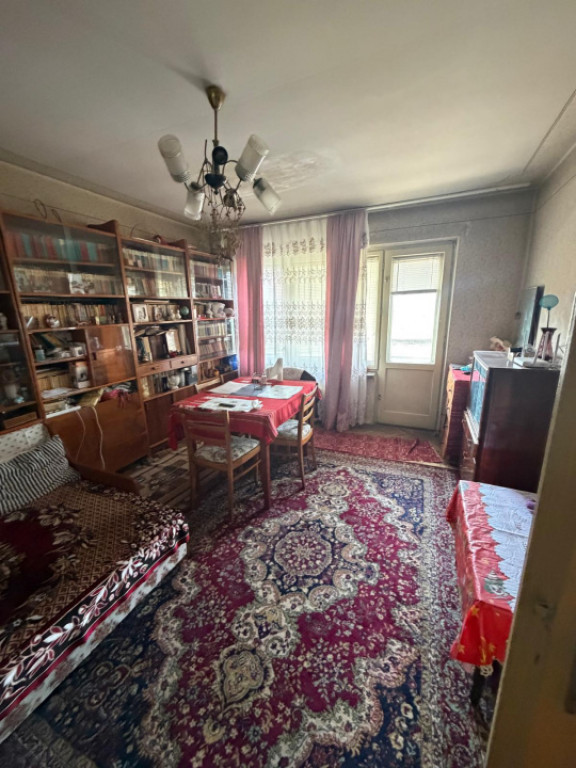 Apartament 73mp cu 3 camere decomandat, 1 Mai vizavi de Spit