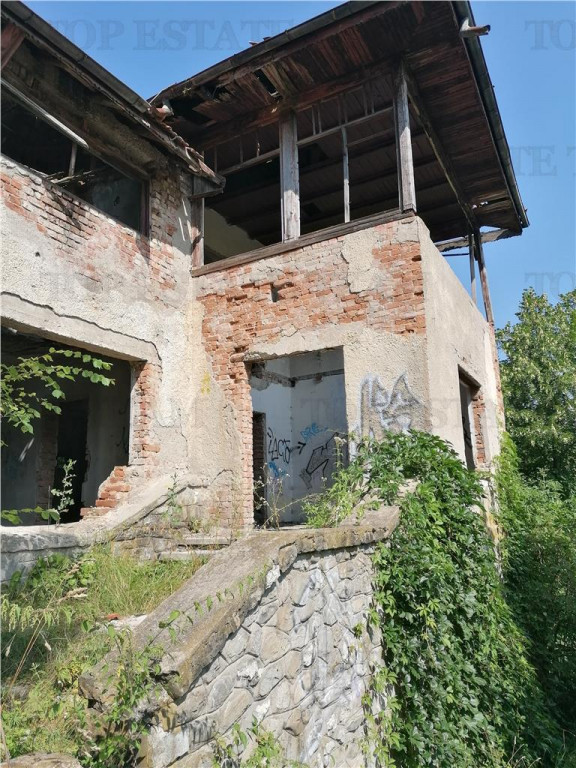 Teren 11230 m.p. Conac - necesita renovare