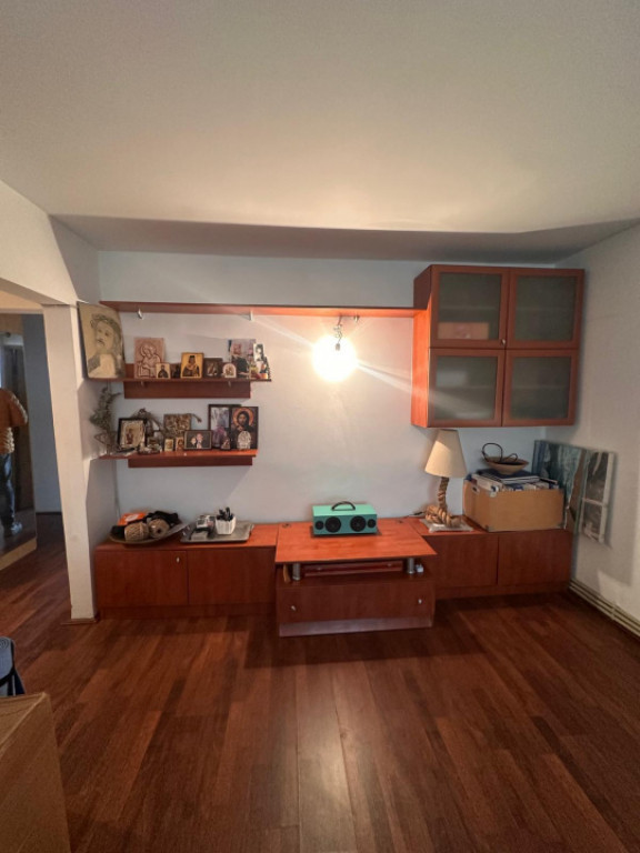 Faleza nord-apartament 4 camere decomandat cu gaze