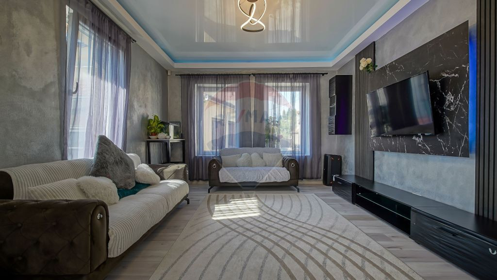 Casă / Vilă Săsească cu 6 camere de vânzare in Vulca...