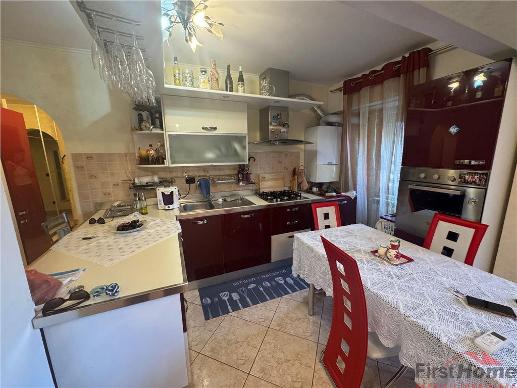 Ap 3 cam, etaj 1, parcare, Ultracentral - Piata Unirii, comi