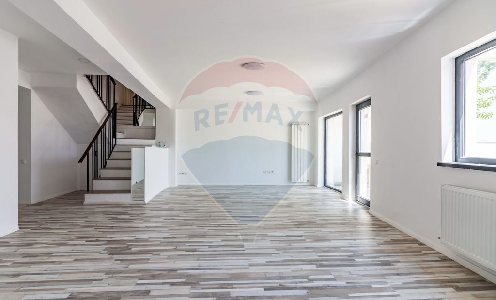 Casă / Vilă in Corbeanca, toate utilitatile, strada pri...