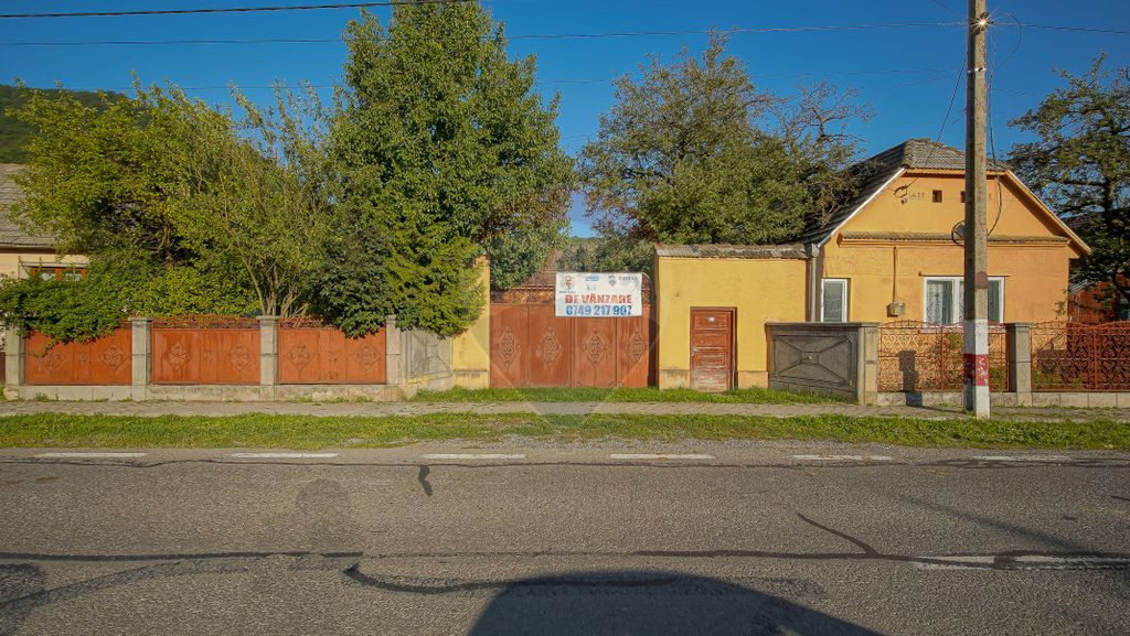 Teren intravilan 7.255 mp +casă rustică – ideal pen...