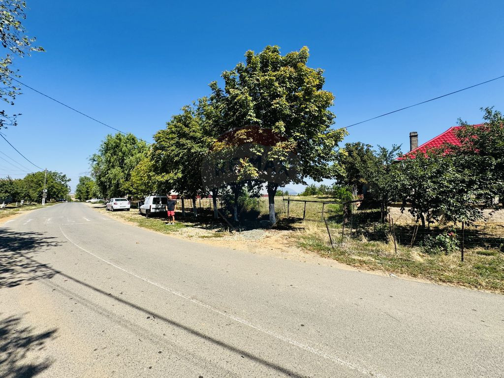 Teren 2,841mp Apateu / Strada Principala langa Biserica O...