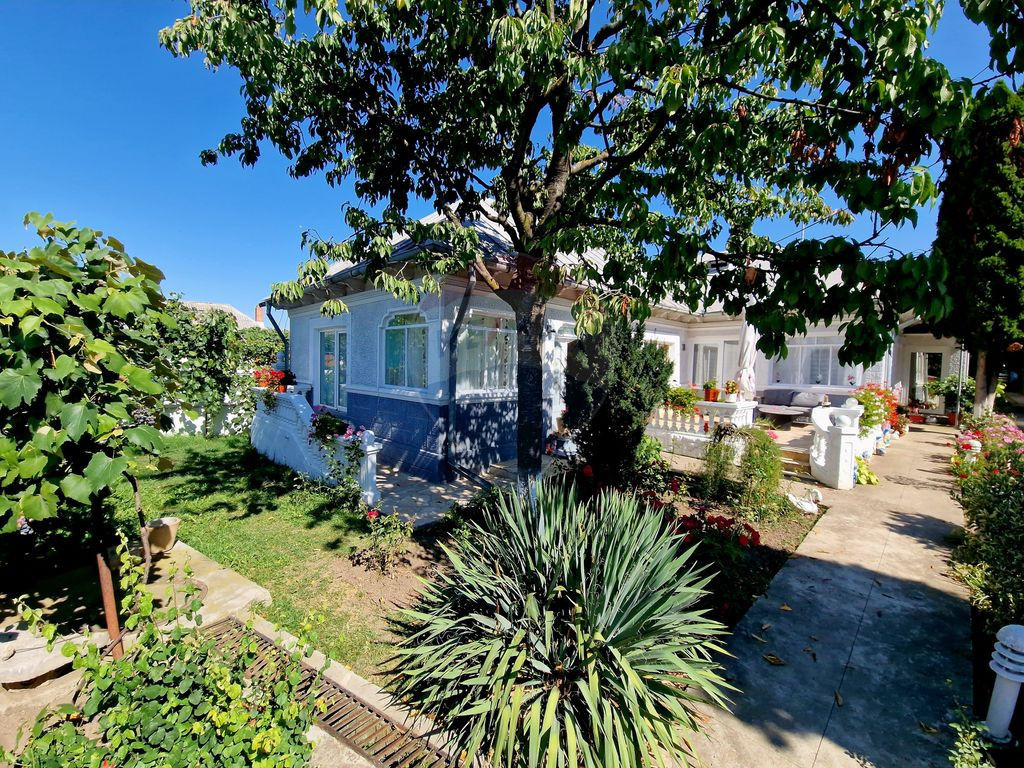 Vand sau schimb cu apartament 2 sau 3 camere si diferenta