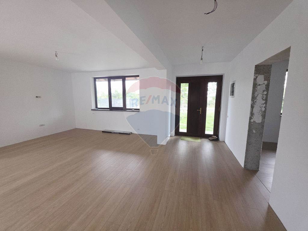 Casă / Vilă Girov Contesti