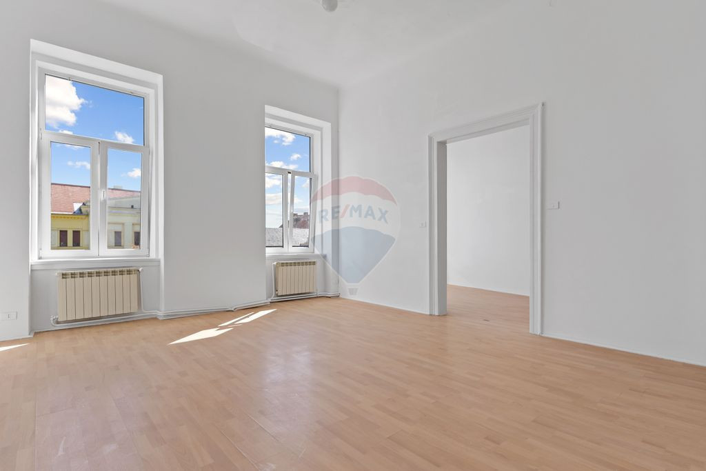 Spațiu cu destinatii multiple, zona centrala- prima inch...