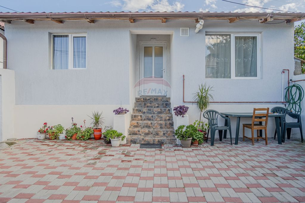 CASA RENOVATA MODERN de vanzare | 4 camere| TOHANU NOU | ...