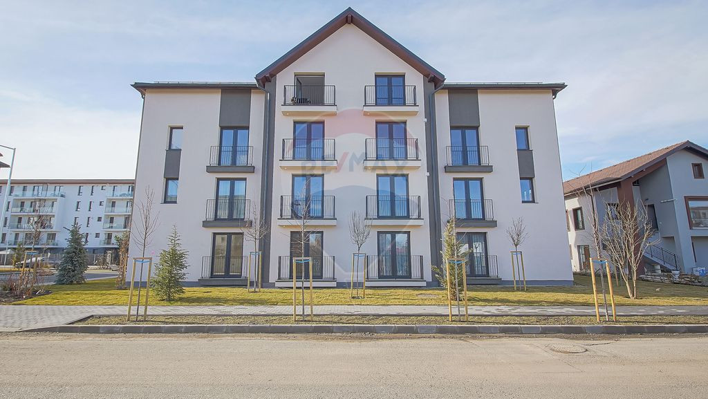 Garsoniera decomandata, 40 mp utili, etaj 1 | ROKMAN | Zo...