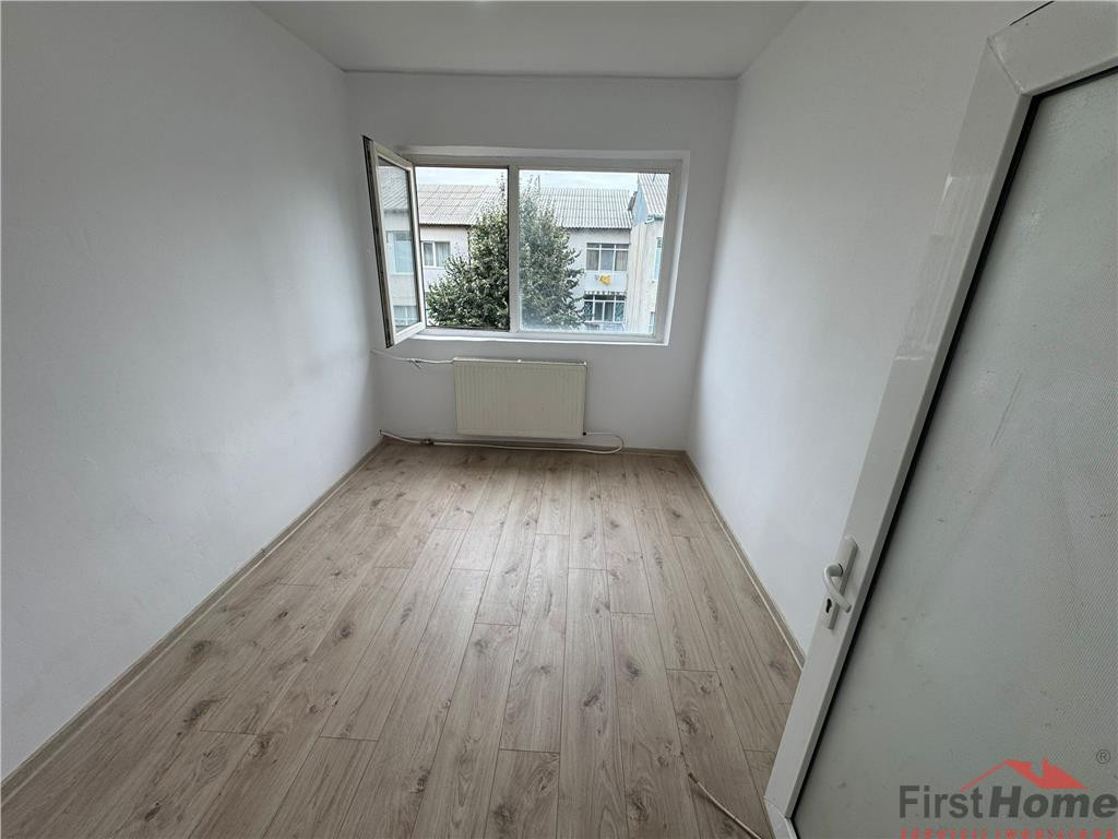 Garsoniera 12mp , de , zona Sud, etaj 4 / 4