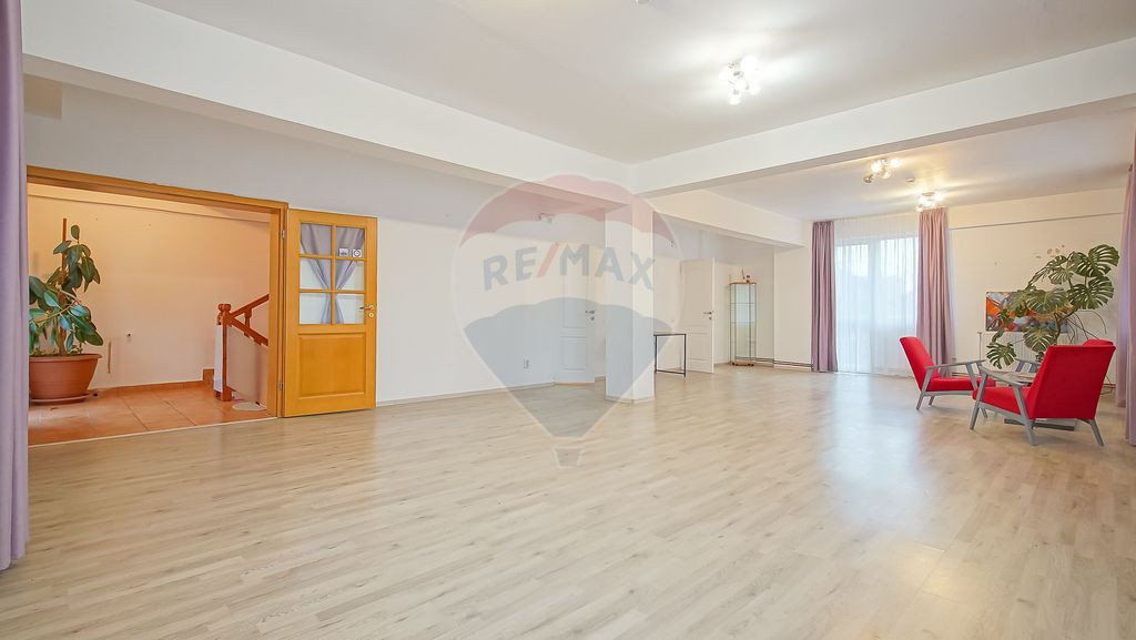 CENTRAL - Vila DE INCHIRIAT - pretabila diverse businessuri