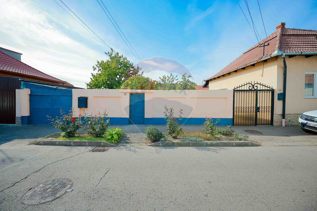 Casă cu 2 camere de vânzare în zona Ioșia Strada Arț...