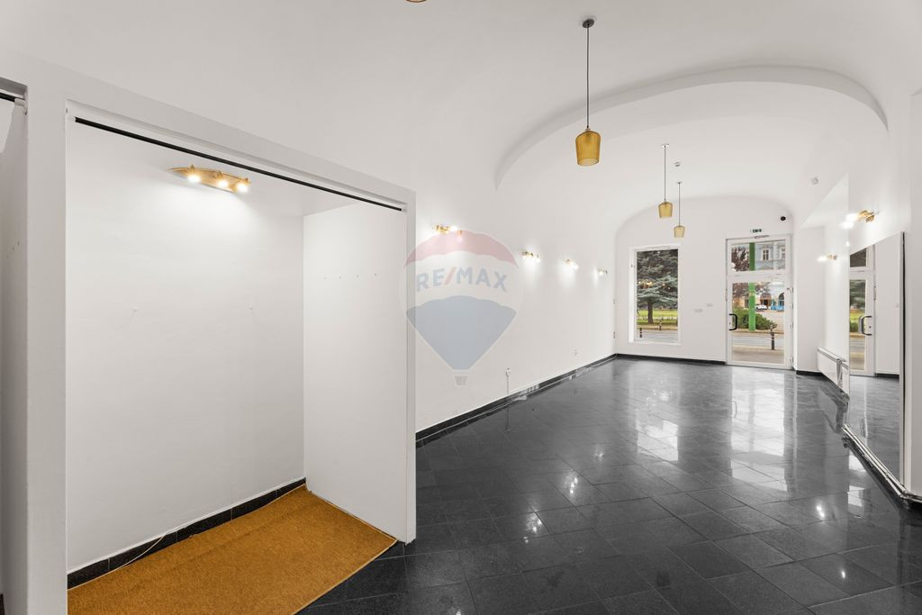 Spațiu comercial de închiriat - Piața Avram Iancu