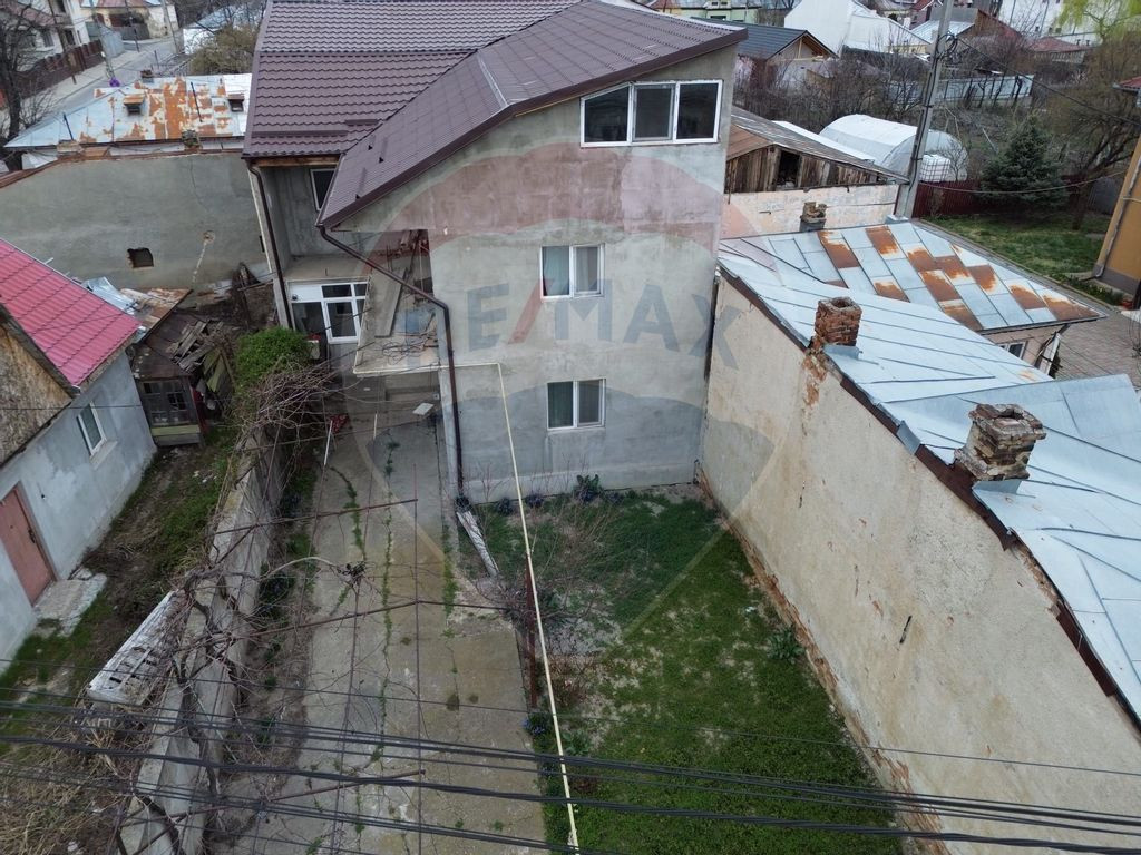 Casă / Vilă cu 5 camere de vânzare în zona Obor