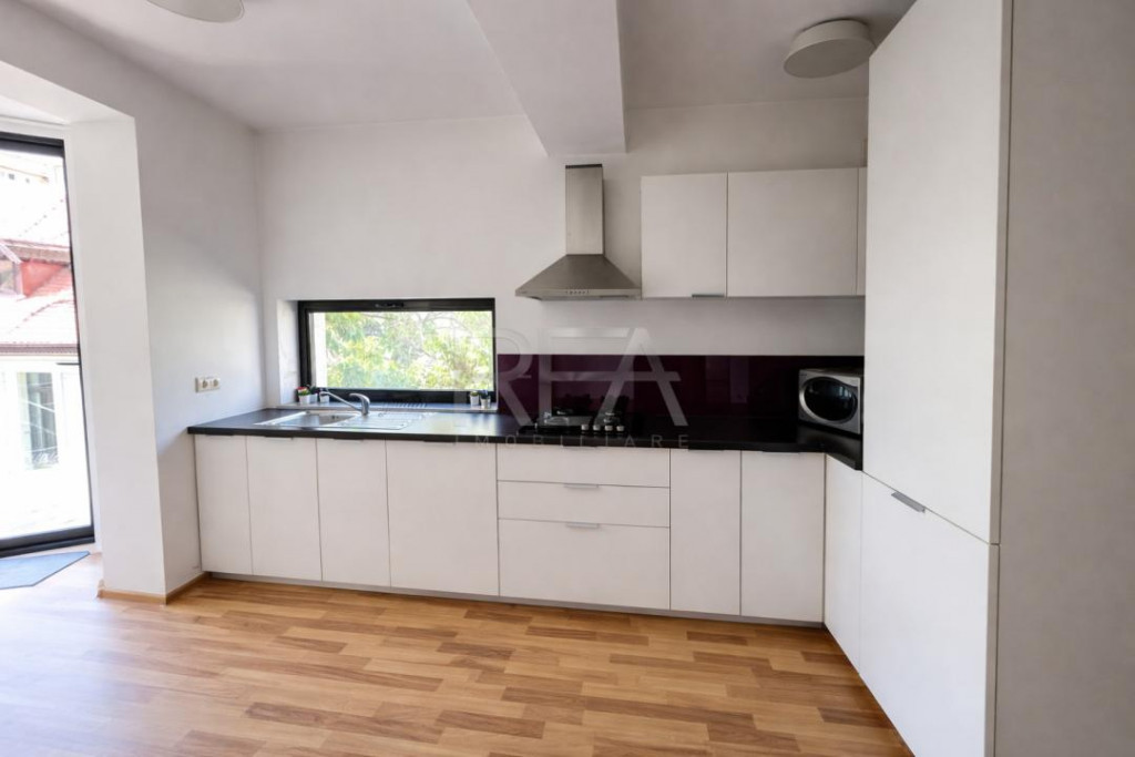 3 camere, Dorobanți, et. 2, an 2012, centrală, 86 mp, metr