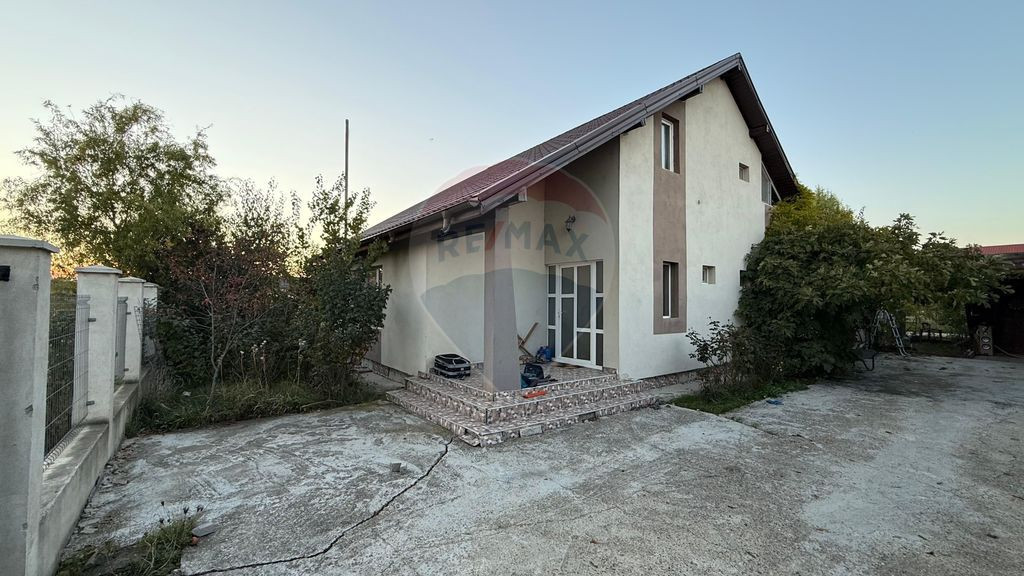 Casă / Vilă cu 5 camere