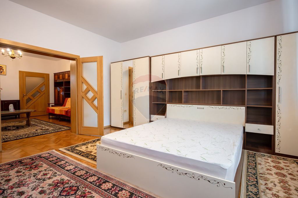 De inchiriat apartament 3 camere la casă, zona Florilor ...