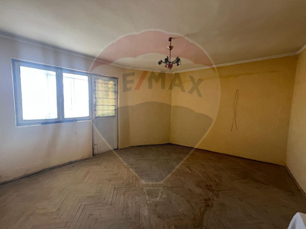 Apartament 4 camere in zona Piata
