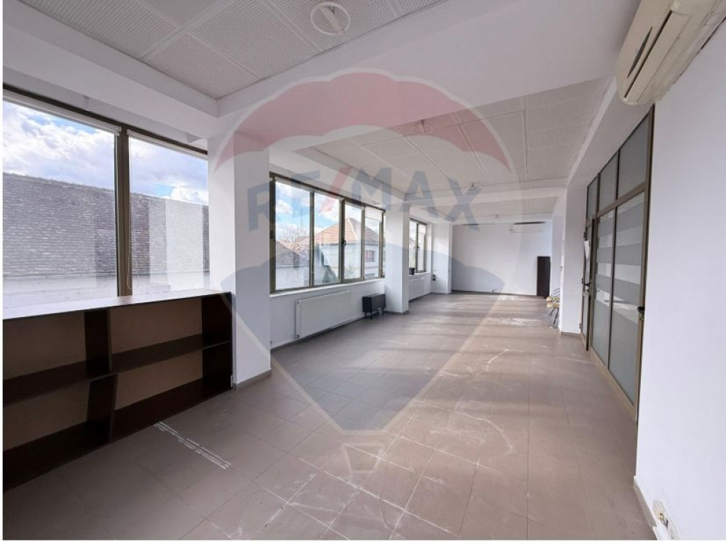 Birou luminos 70 mp în clădire modernă, zona Calea Dum...