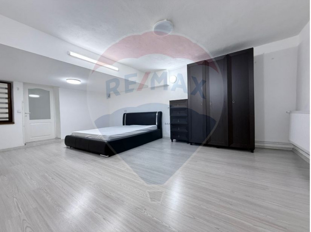 Apartament Spațios și Luminos în Zona Centrală-Inchir...