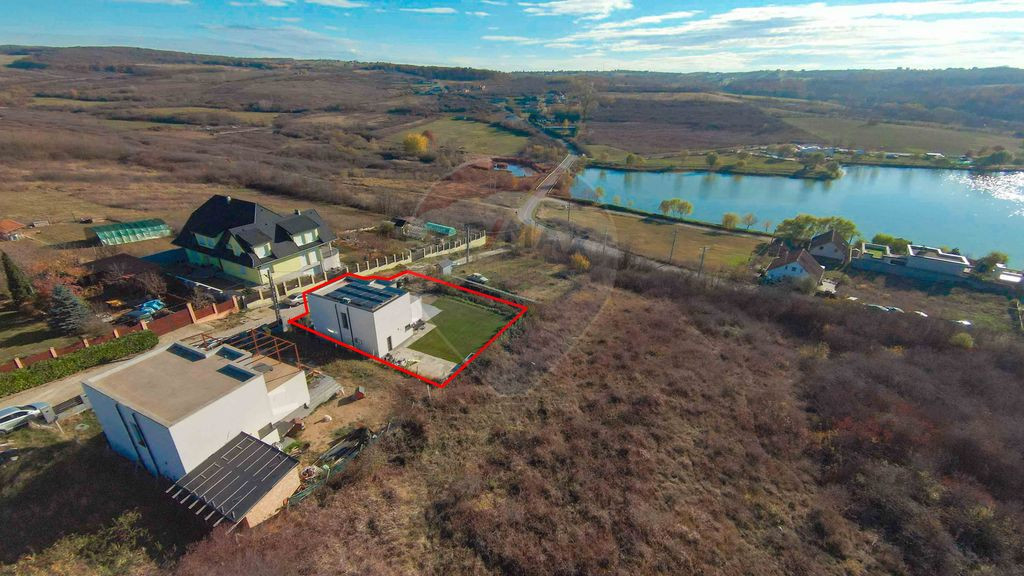 Casă modernă în stil mediteranean, cu terase și veder...