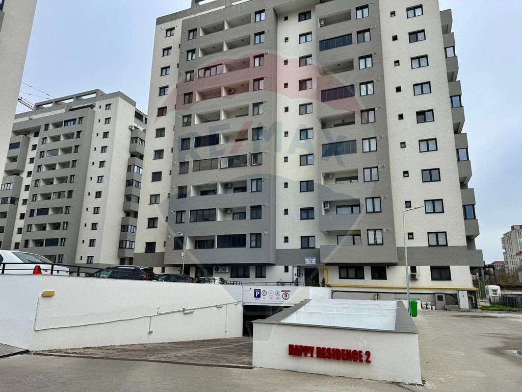 Apartament cu 4 camere de vânzare în zona Sarari