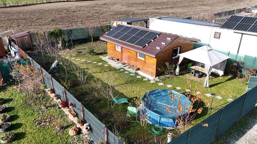 Casă cu grădină amenajată | Oază privată de relaxar...