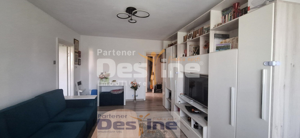 Apartament 3 camere Semidecomandat - 60 mp, Etaj 4