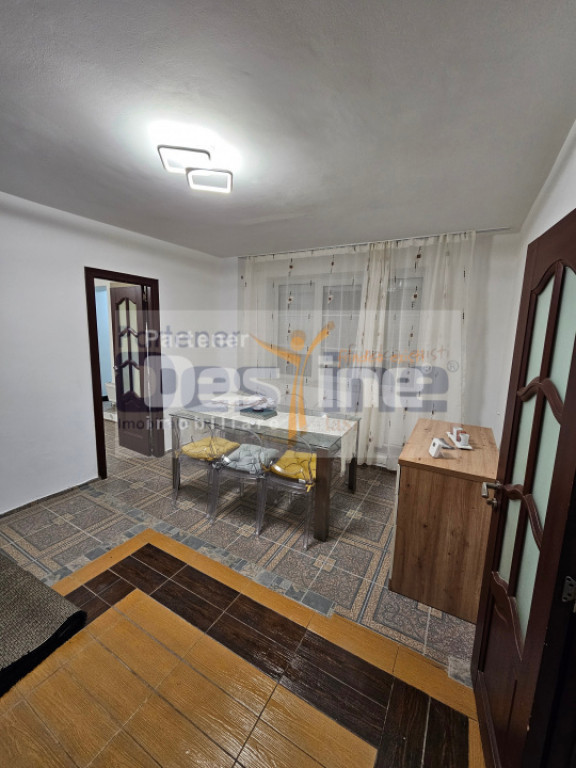 Apartament 2 camere, Semidecomandat, 49 mp, loc de parcare