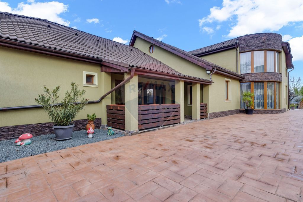 Casă noua pe colt si teren 1079 mp de vanzare in Macea,Arad