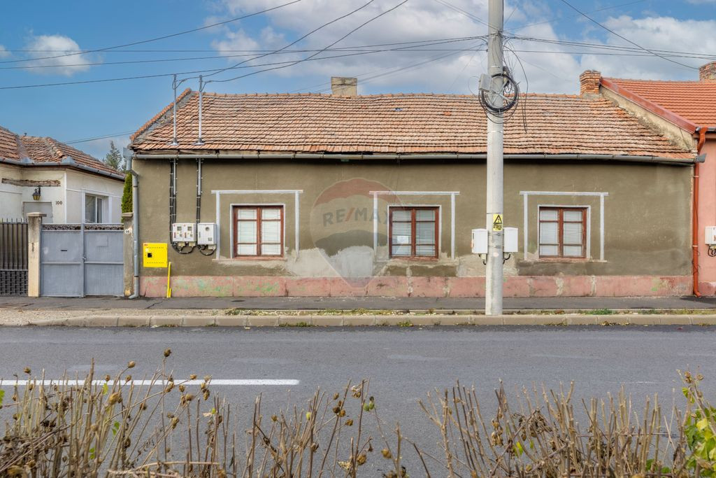 Casa cu teren 454 mp - zona Uta