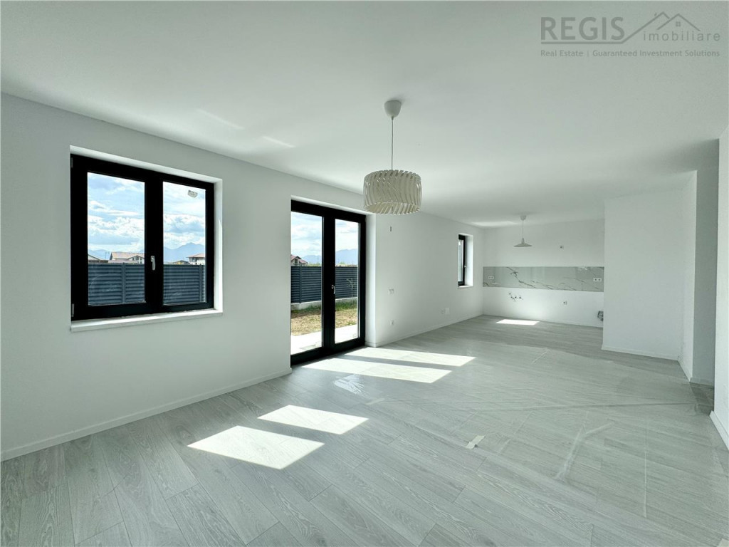 Casa noua de | 3 dormitoare | curte | parter