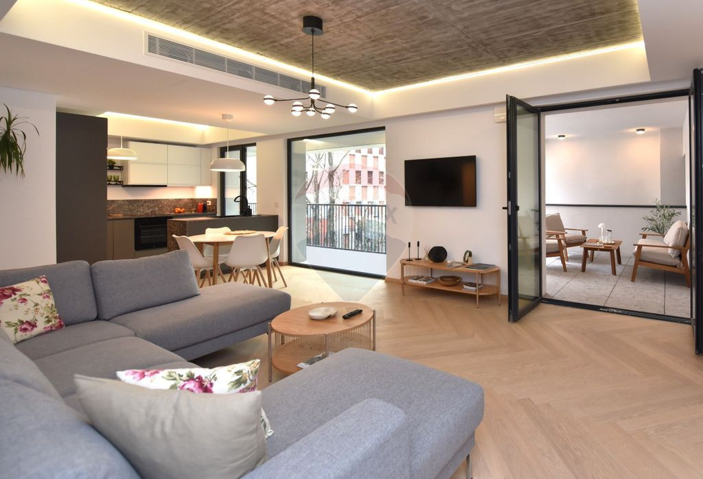 Vanzare Apartament 3 camere imobil 2024 | Piata Universit...