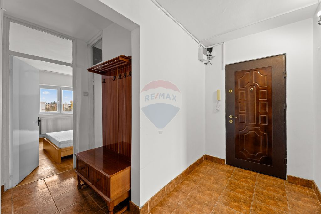 Apartament spațios cu 3 camere, de vânzare, în zona 30...