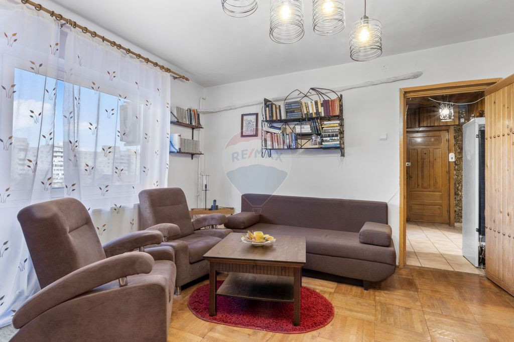 Apartament cu 3 camere de vânzare în zona Aurel Vlaicu