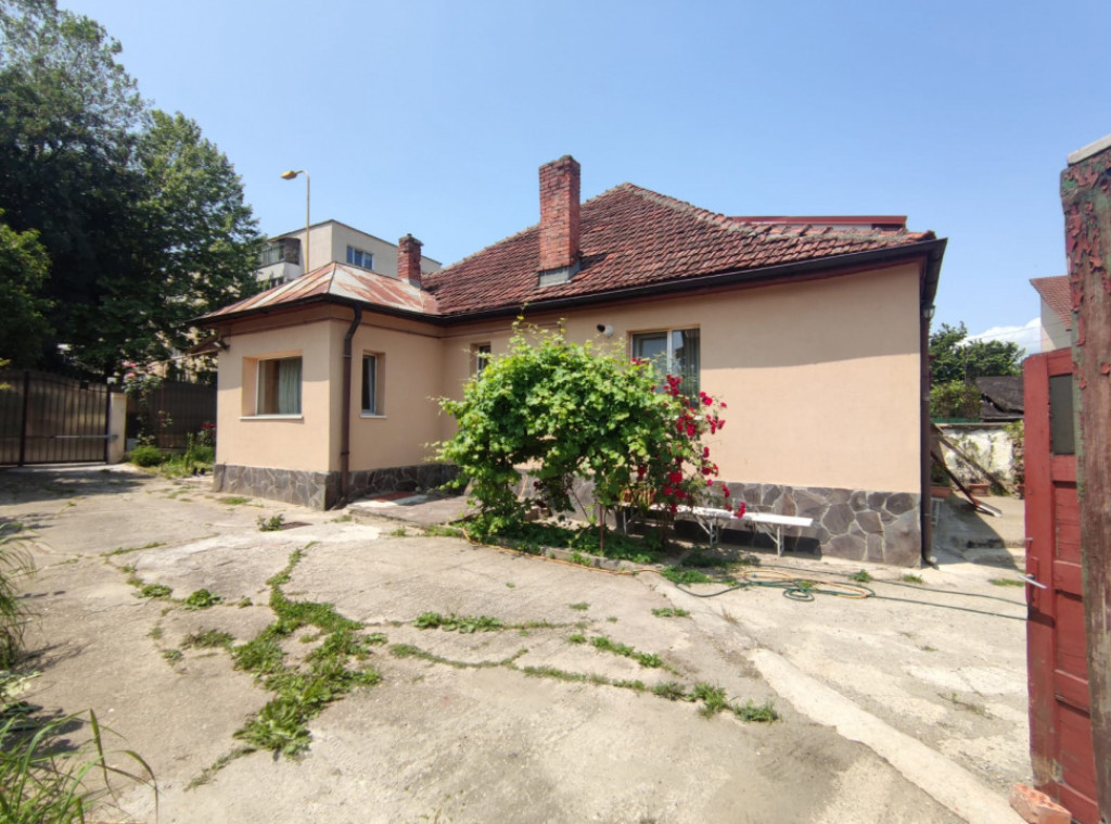 Casa 83 mp Teren 579 mp Zona Florilor