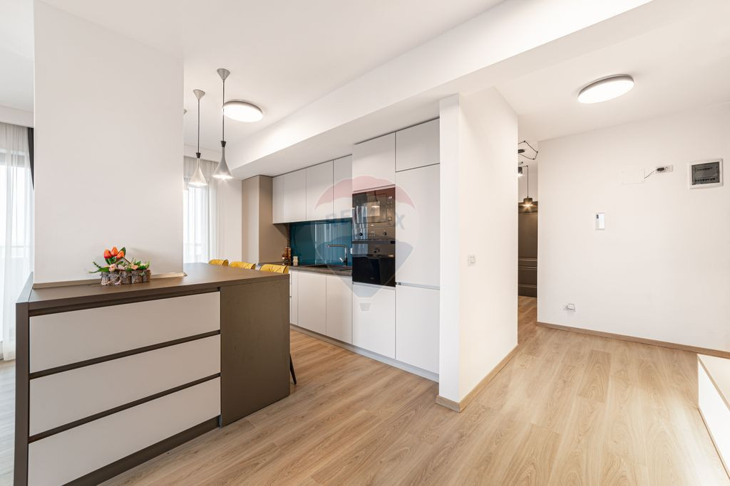 Apartament tip PENTHOUSE, 3 camere de vânzare, posibil R...