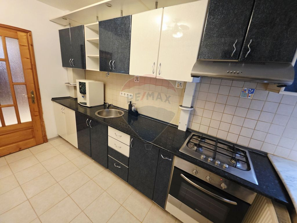 Apartament cu 4 camere de vânzare în zona Calea Romanului