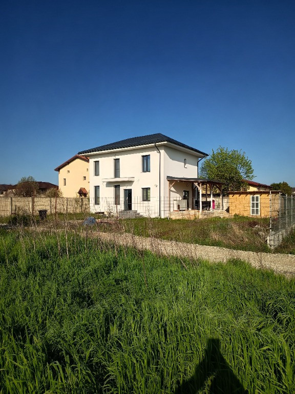 Casa p+1+pod 3cam. 2bai 2balc. 130mp 600m teren Mihailesti 20min. buc.