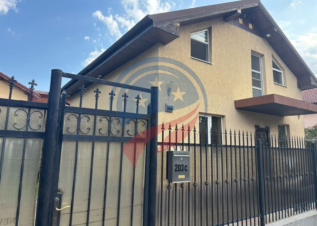 Casă de vânzare – Bld. Nicolae Romanescu, Craiova