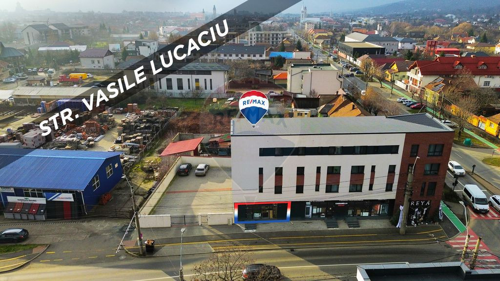 DE INCHIRIAT: Spatiu comercial modern cu parcare