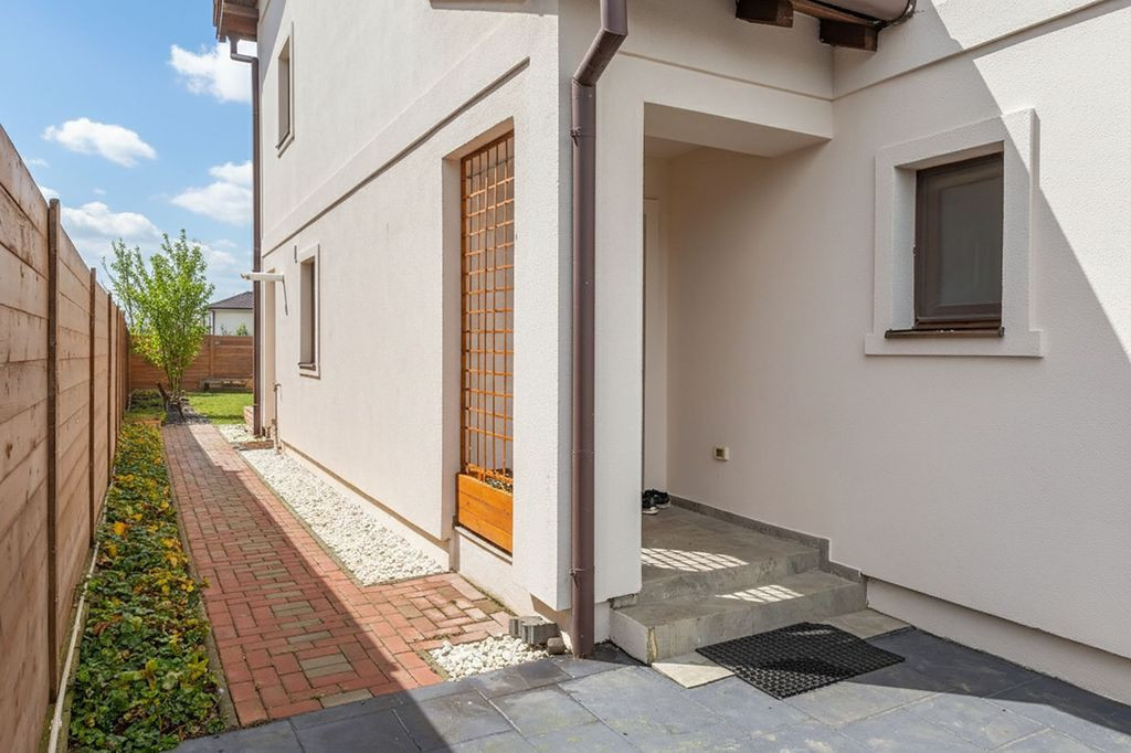 Casa individuala la pret de duplex langa padure | Comisio...