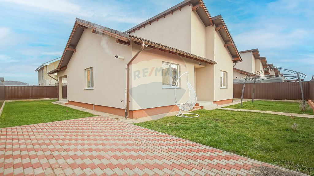 Casă pe parter cu încălzire în pardoseală – Sânpe...