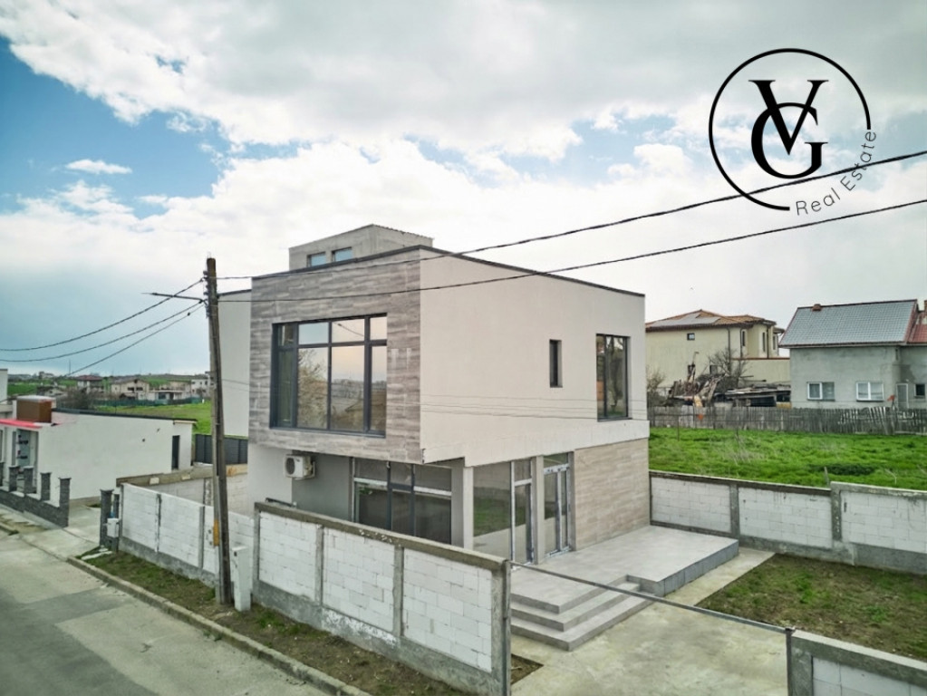 Vila modernă - finisată -terasă circulabila vedere lac ș