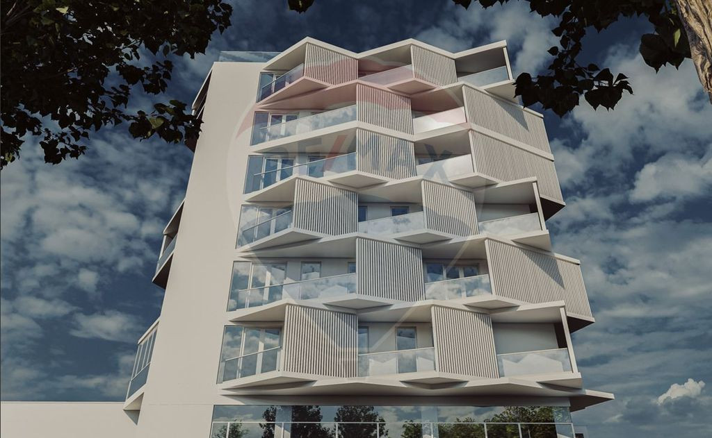 DE VANZARE apartament cu 3 camere nou ,central ,Piata Sal...