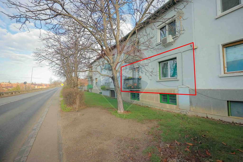 De vânzare apartament cu 2 camere, parter, parcare inclu...