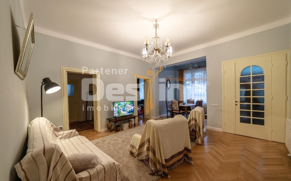 Apartament cu 4 camere, suprafata de 135 mp, garaj si beci i