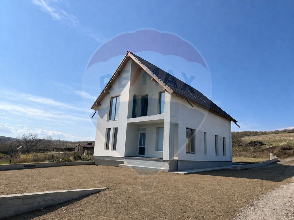 NOU! Casa individuala de vanzare in Salicea! 145 MP, 900 ...